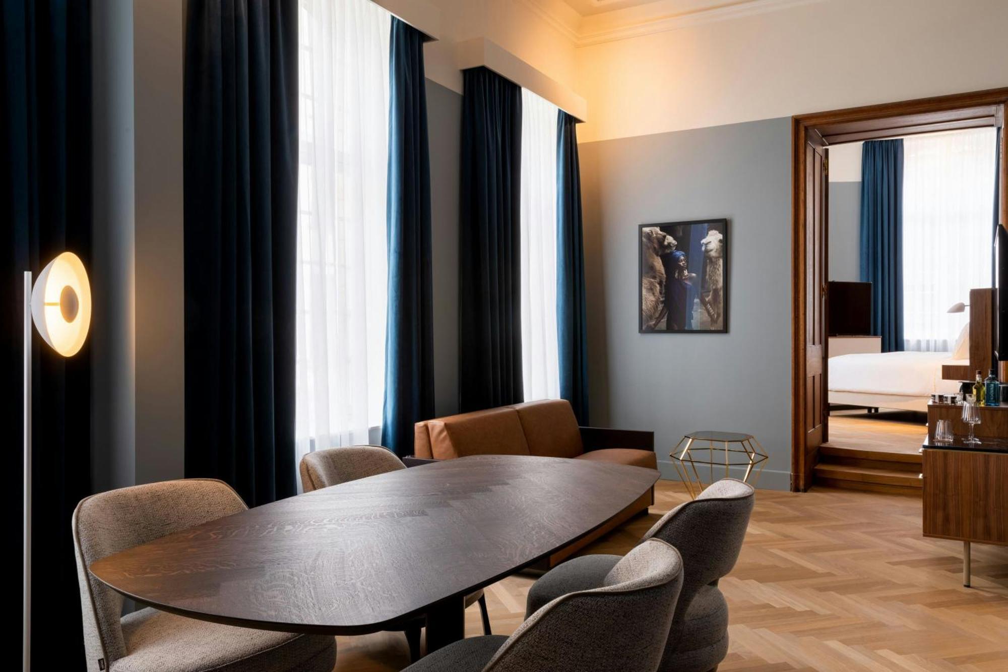Hotel Sapphire House Antwerp, Autograph Collection By Marriott Exteriér fotografie The interior of a suite at the hotel